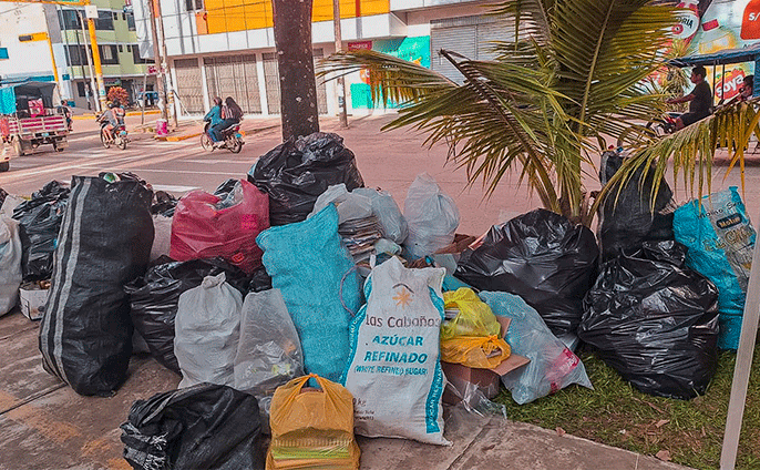 Objetos reciclables en la feria