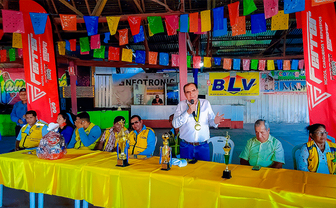 Homenaje a mototaxistas