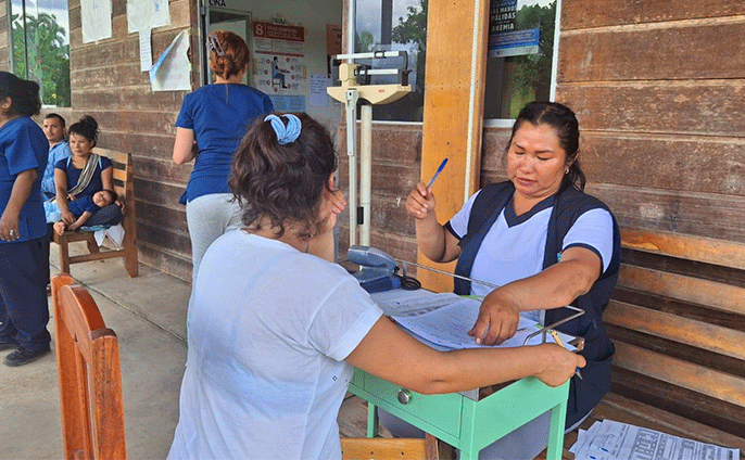 Entrega de kits escolares y servicios a niños