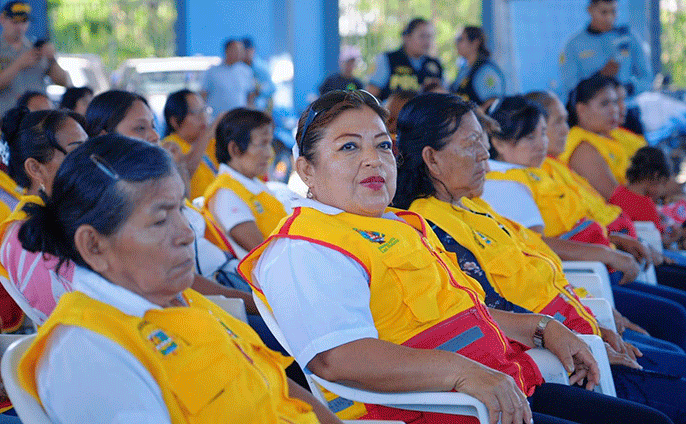 Entrega de canastas y agradecimiento
