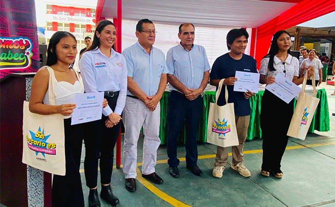 Presentación Beca 18 en Tambopata